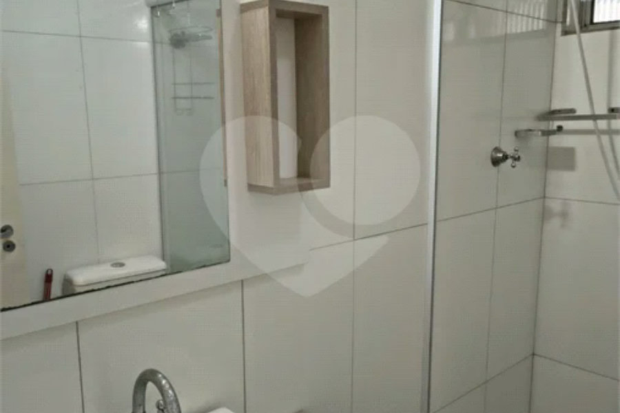 Apartamento com 2 Dormitórios , amplo com 77 metros e com vaga de garagem fixa