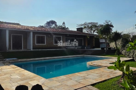 Casa à venda com 4 quartos, sendo 2 suítes, em Vila Petrópolis, Atibaia, SP