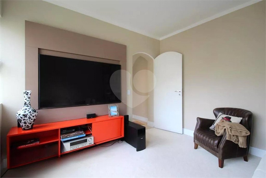 Apartamento para venda em Moema com 185m², 3 dormitórios sendo 1 suíte e 1 vaga