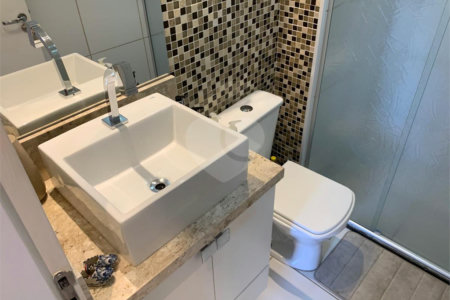 Apartamento de 70m2 com 3 dorms, 2 banheiros, 1 suíte, 1 vaga. Estuda permuta.