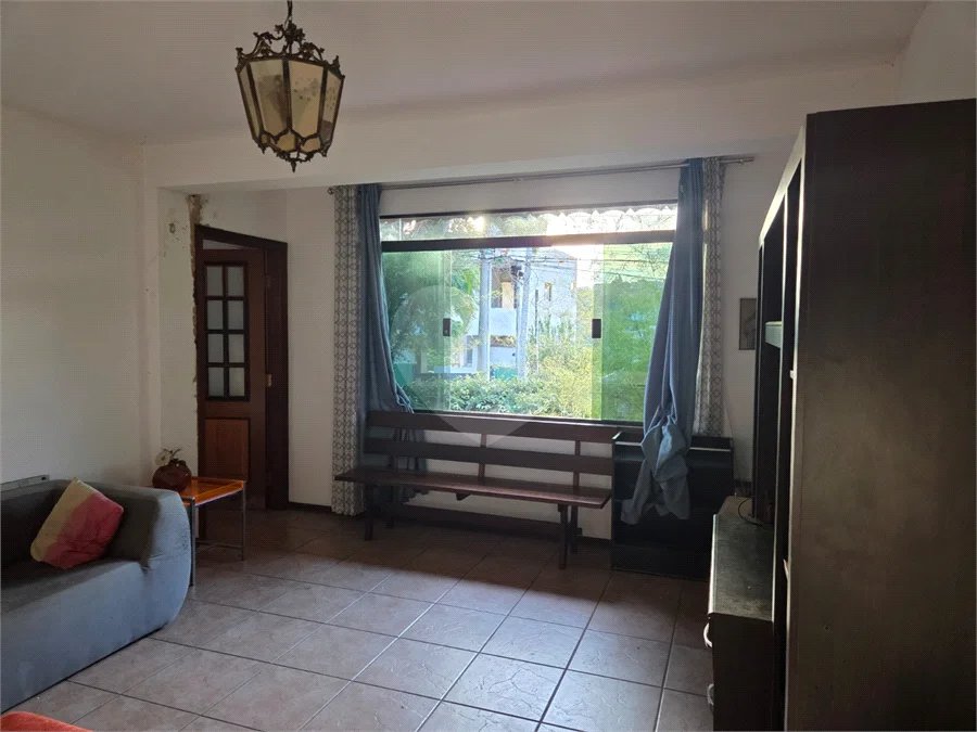 Casa à Venda com 5 quartos em Atibaia/SP
