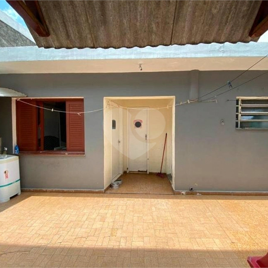 Casa com 202m² , 4 dormitórios , sendo 1 suíte , 3 vagas de garagem.