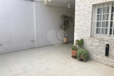 Casa Sobrado à venda no Planalto Paulista de 153m² com 3 dormitórios e 2 vagas