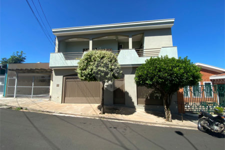 Sobrado para venda, com 3 dormitórios, sendo 1 suíte.