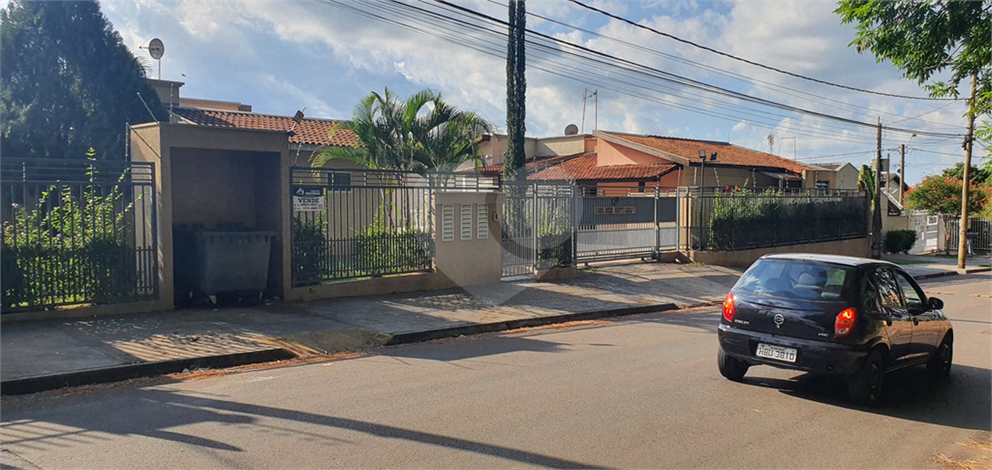 Casa térrea para locação e venda no Condomínio Mont Carlo I