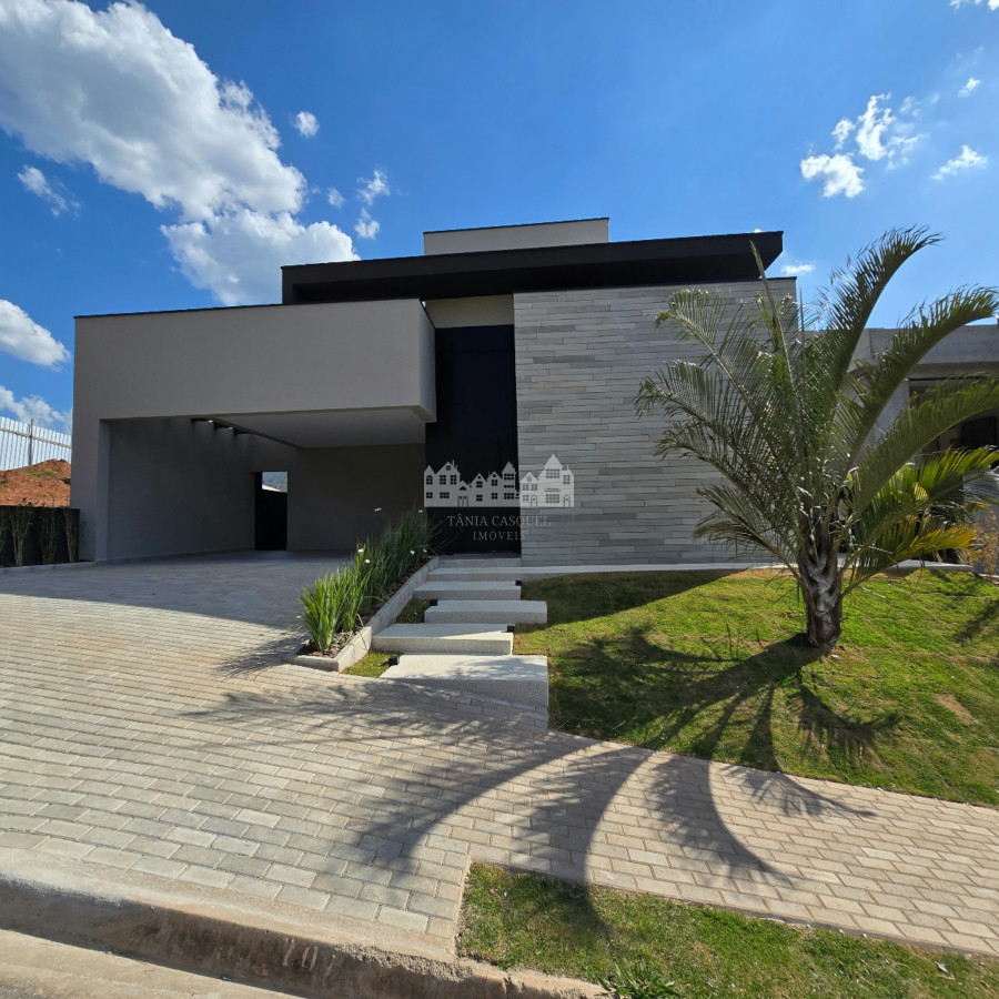 Casa térrea à venda com 3 quartos, sendo 1 suíte, no condomínio Portal Lamis, Atibaia - SP
