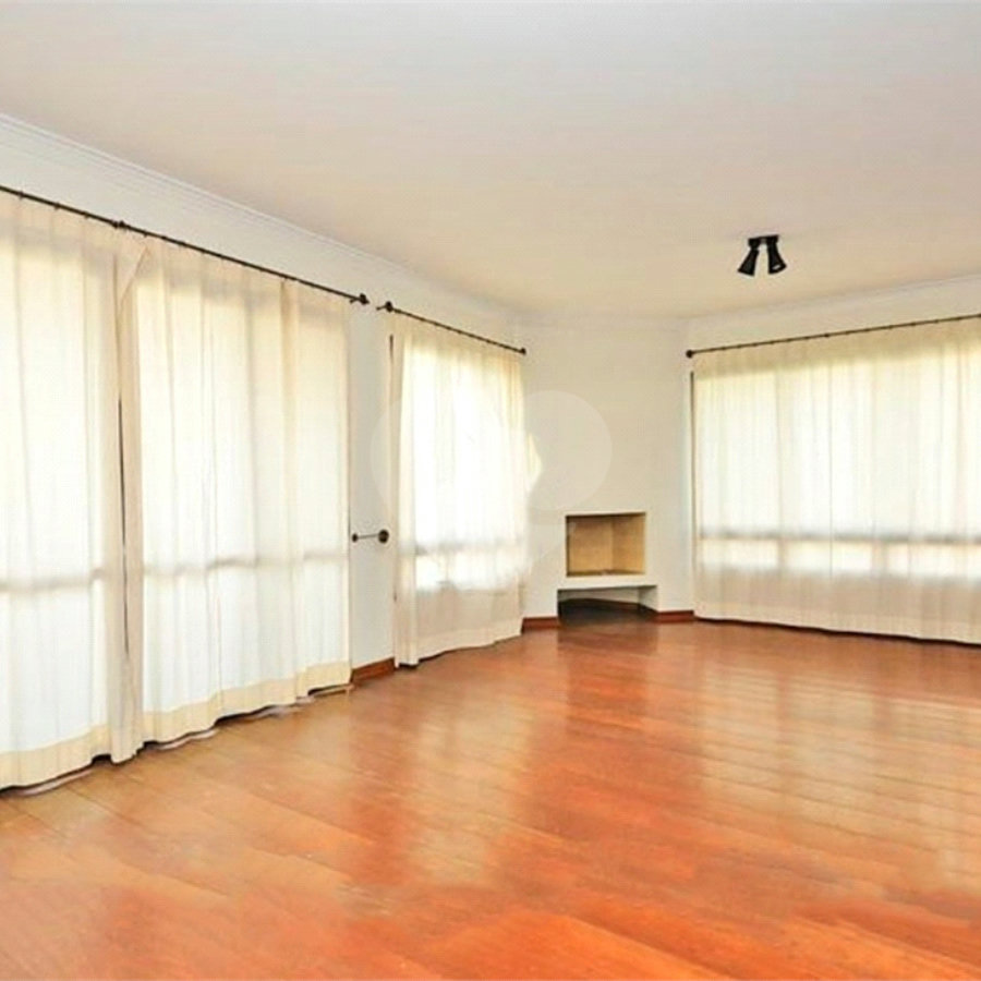 Apartamento com 3 Quartos à Venda, 190,56 m² por R$ 750.000