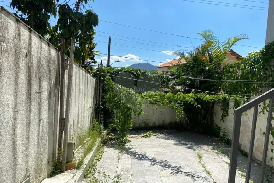 SOBRADO A VENDA NO PARQUE MARIA DOMITILA COM COM 03 DORM 1 SUITE E 2 VAGAS DE GARAGEM
