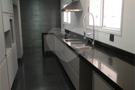 Apartamento 3 suítes, varanda gourmet, 3 vagas em Condomínio Clube na Mooca