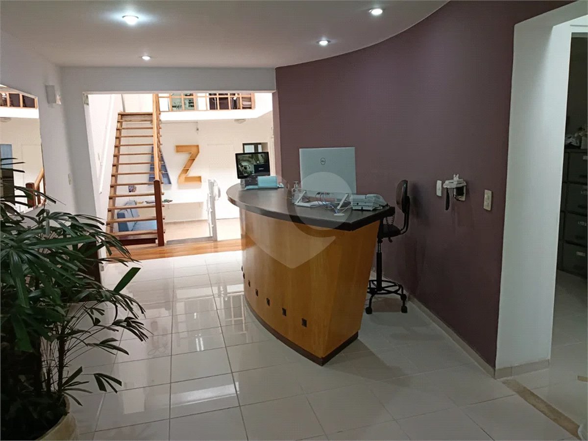 Casa comercial com 7 salas, 2 vagas no Paraiso