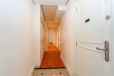 Apartamento na Bela Vista com 228m² 3 dormitorios Aceita e estuda Permuta.