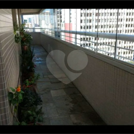 Apartamento à venda no Paraíso de 303m² com 4 suítes e 4 vagas.
