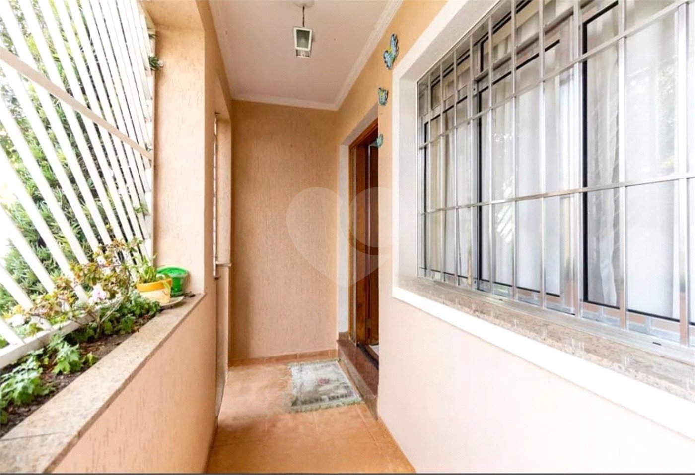 Sobrado à venda no Ipiranga de 140m² com 4 suítes e 3 vagas.