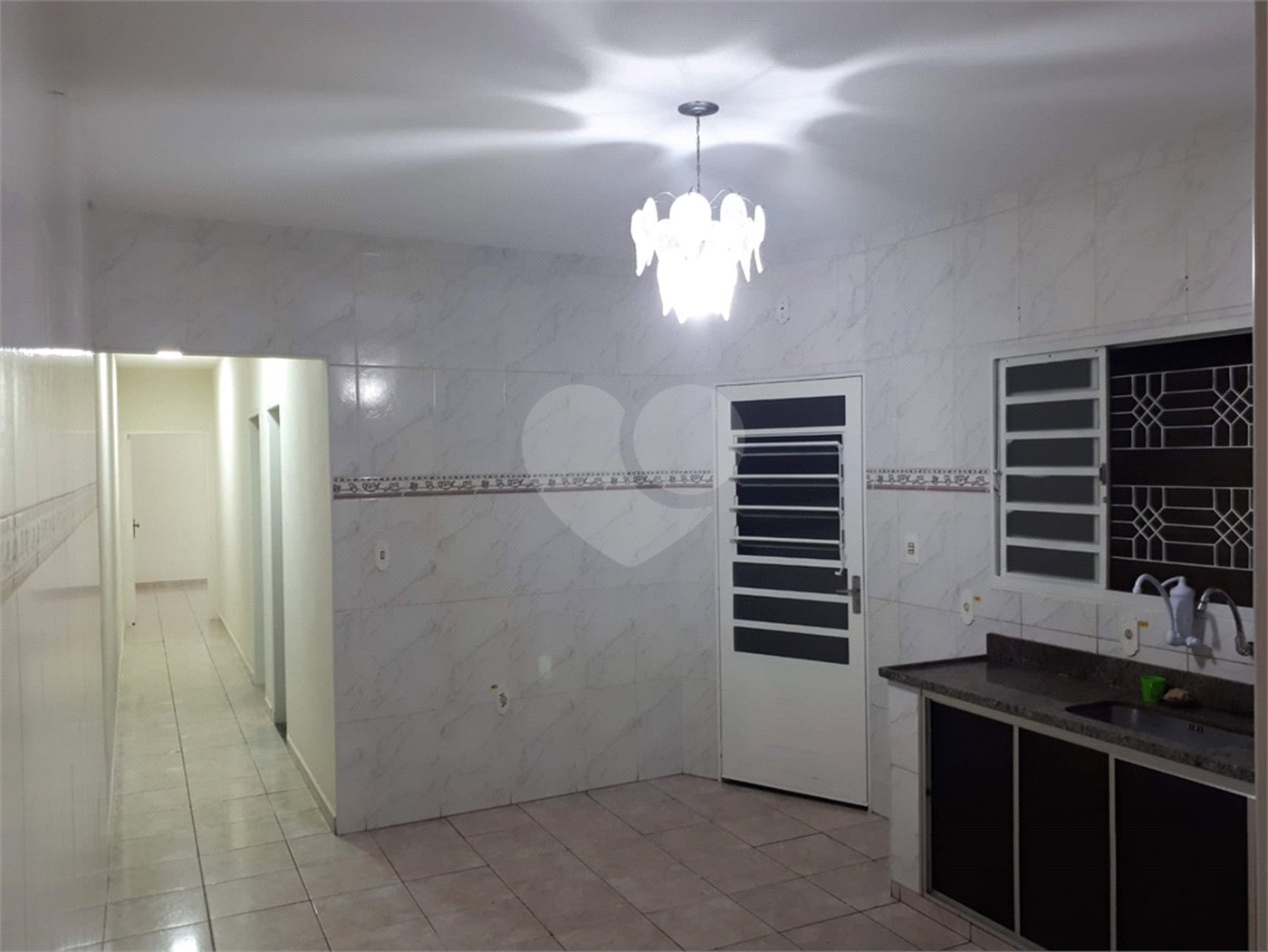 Casa térrea no Jardim Hikari para venda.