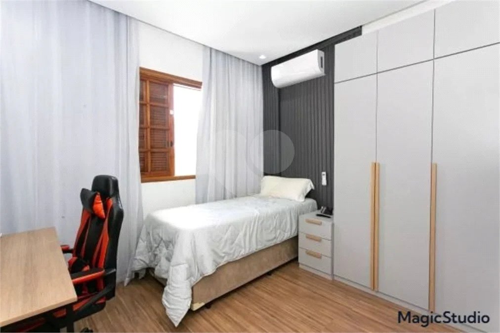 Casa com 153m², 3 dormitórios, sendo 1 suíte, 4 vagas, à venda na Penha.