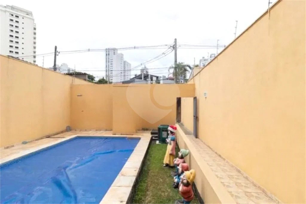 Casa com 3 dormitórios sendo 3 suítes com 03 vagas de garagem.