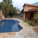 Casa térrea com piscina no Residencial Samambaia.