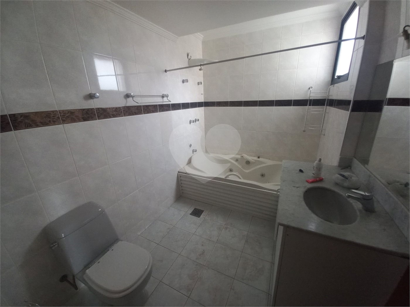 Apartamento para venda ou locação no Ed. Alexandre Previero
