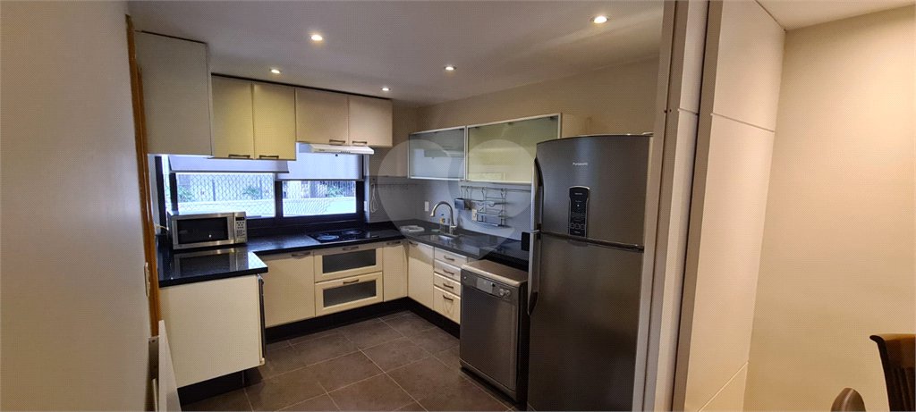 Apartamento para venda e locação de 130m² no Jardim Paulista com 2 suítes e 2 vagas.