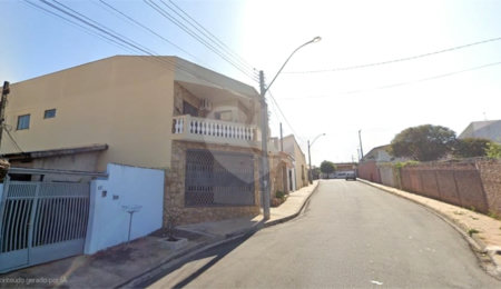 Casa à venda com 3 quartos, sendo 1 suíte,  em Jardim Medeiros, São Carlos, SP
