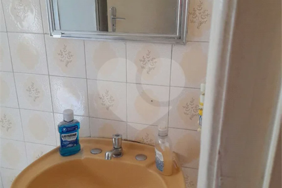 Ótimo sobrado com 3 quartos, sendo uma suíte, 2 vagas.