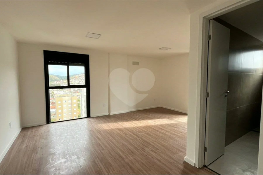Apartamento à venda com 3 quartos, sendo 3 suítes, no Centro, Poços de Caldas - MG
