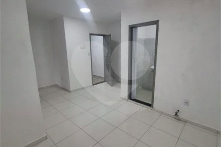 SOBRADO TIPO APARTAMENTO COM 1 QUARTO PARA LOCAÇÃO 42m² - SANTISSIMO