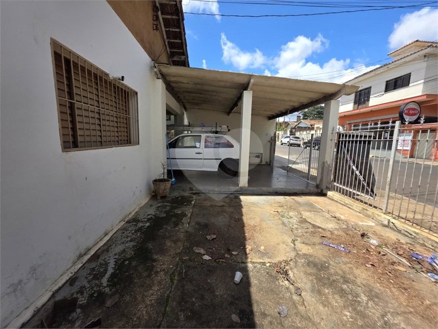Casa térrea à venda com amplo quintal e grande potencial na Vila Nery
