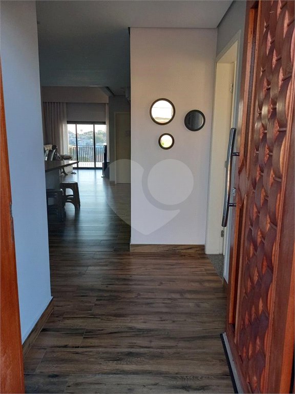 Sobrado à venda com 5 quartos, sendo 3 suítes, em Residencial Jatobás, Louveira, SP