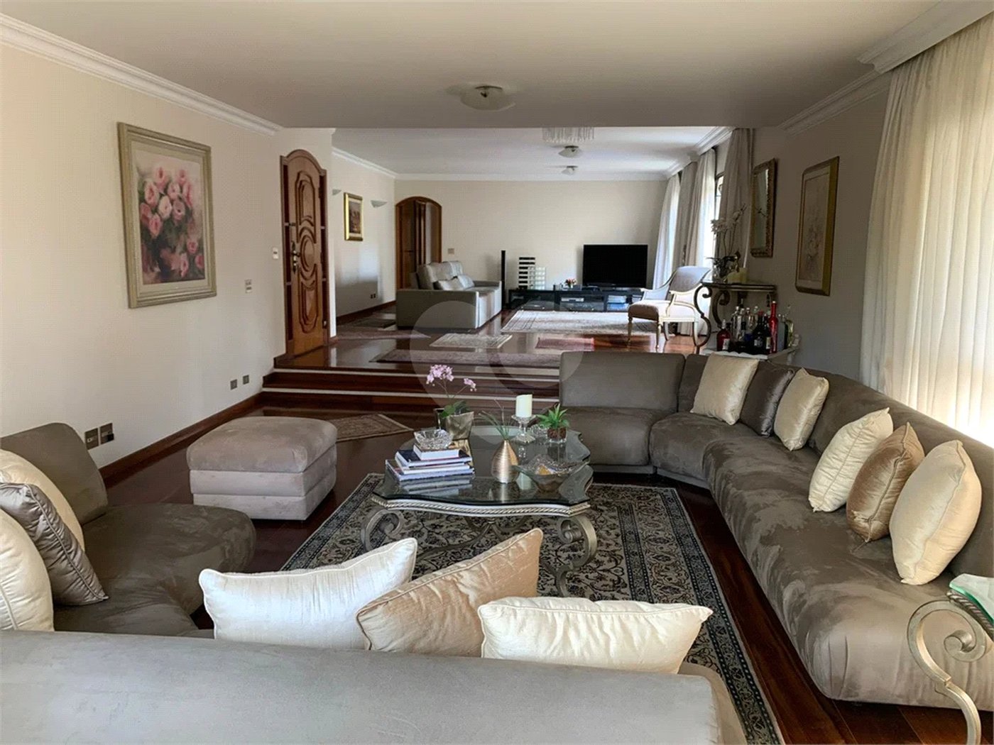 4 dormitórios, sendo 2 suítes na melhor localização de Moema