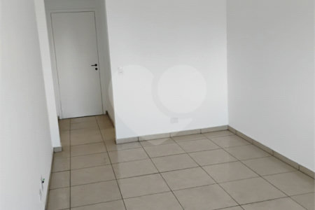 Vende-se apartamento na Vila Mascote