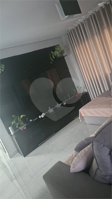 Linda casa em condomínio fechado, unindo conforto, lazer e segurança para você e sua família!