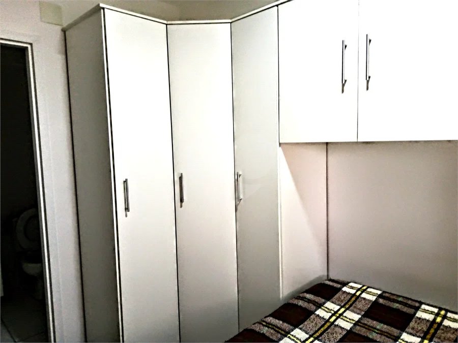 Apartamento à venda com 38m² e 1 dormitório, localizado no bairro Jardim Flor da Montanha.