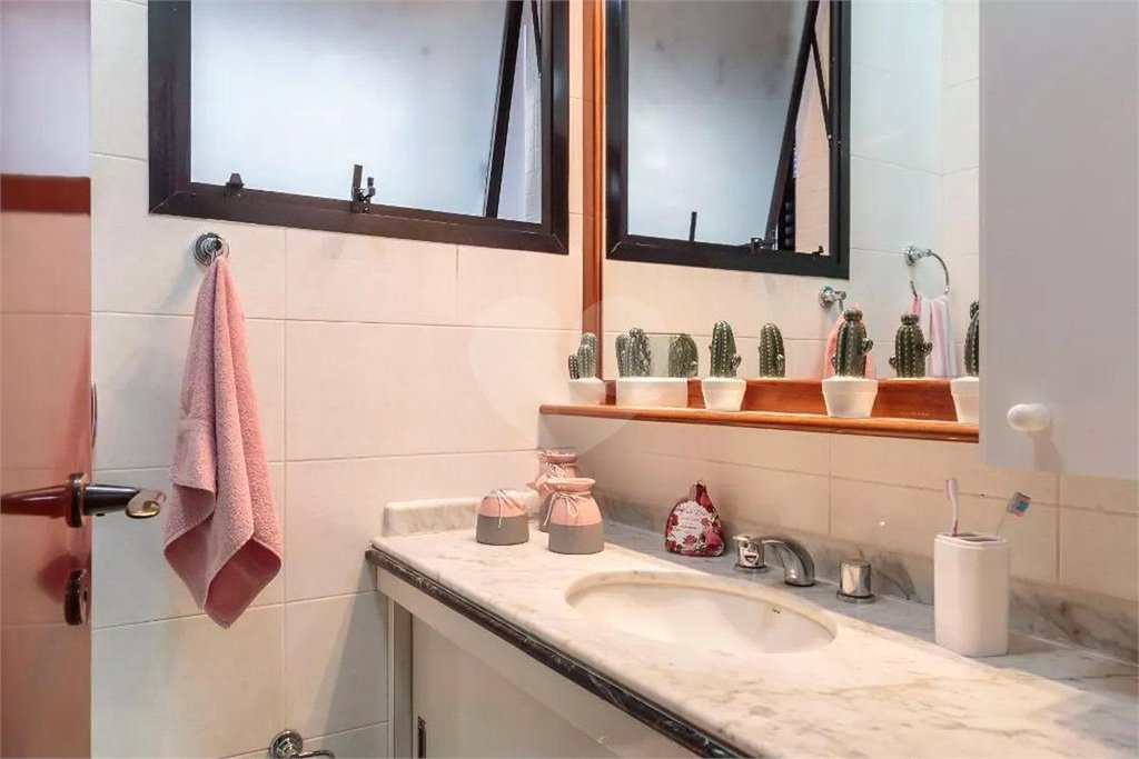 Apartamento à Venda 220m² Moema 4 Quartos