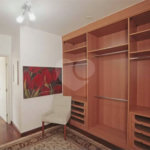 Casa à venda ou para alugar com 5 quartos, sendo 3 suítes, no condomínio Villa Florida, São Paulo - SP