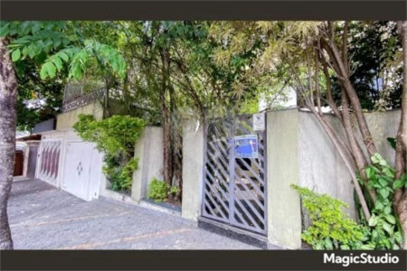 Casa com 540m² , 5 dormitórios , sendo 4 suítes , 10 vagas , à venda no bairro Jardim , em Santo André