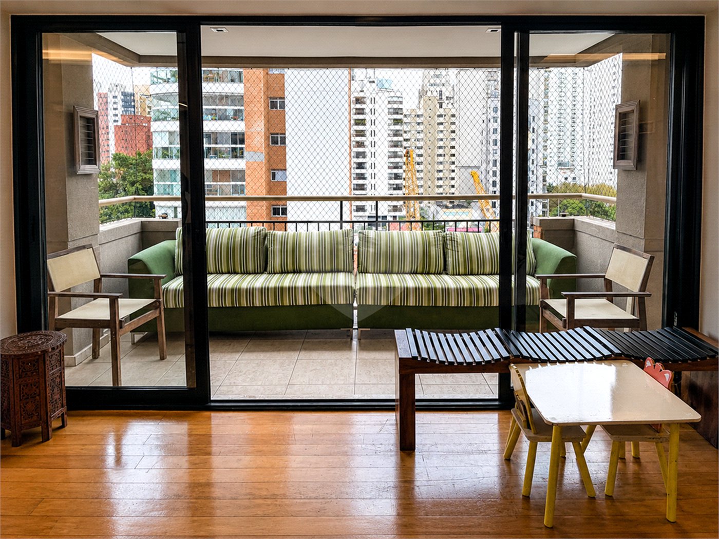Apartamento em Moema Pássaros à Venda 171 m² 3 Dormitórios 3 Suítes Reformado