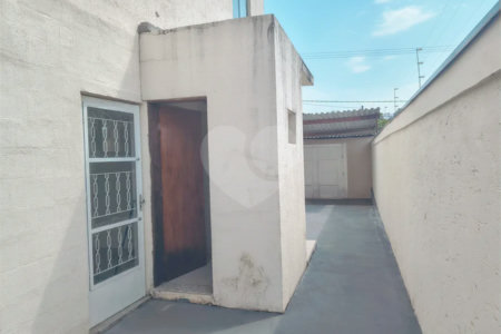 Casa com Suíte Master, Closet, Piscina e Espaço Gourmet Próxima ao Parque Ecológico- 03 quartos -com quintal