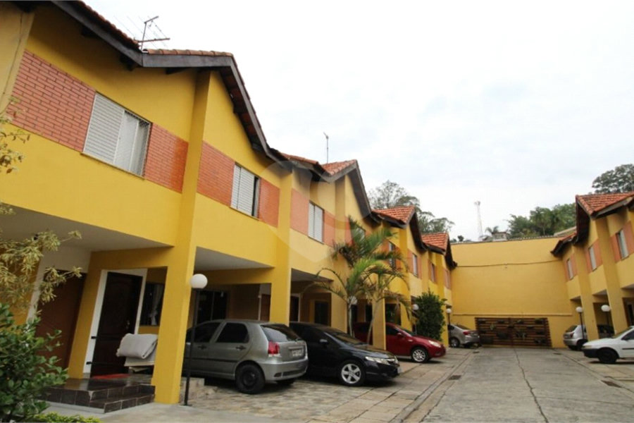 Sobrado a venda em Condominio fechado 80m 02 dormitórios 01 vaga