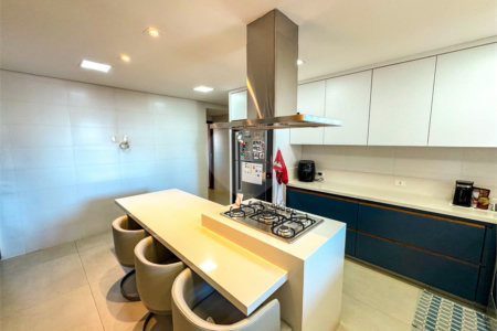 Apartamento à Venda no Centro de São Carlos - com 3 Suítes.
