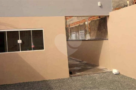 Casa térrea no Cidade Aracy .