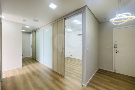Consultório de 61 m² com 5 ambientes e Varanda no Domo Business!