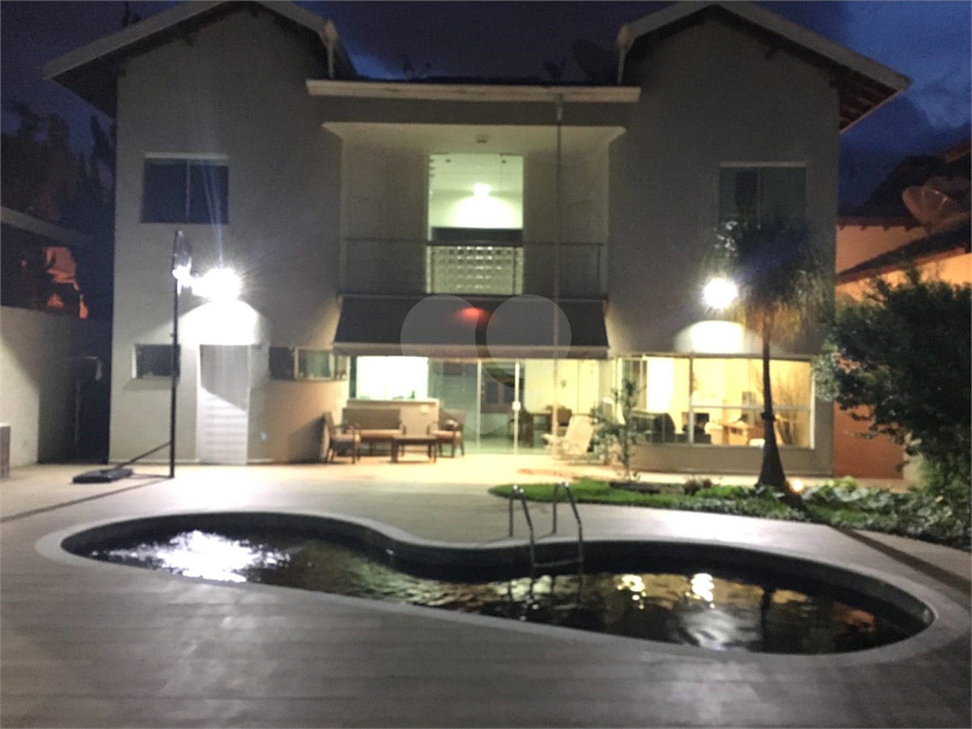 Sobrado à venda ou para alugar com 3 suítes em Villaggio Capríccio, Louveira, SP