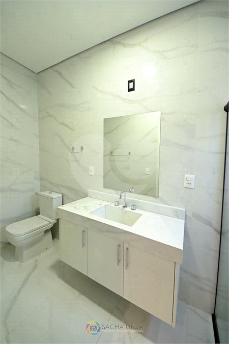 Indaiatuba - SP - Condomínio Helvetia Park - 490 m² Terreno - Sobrado com 307 m² de Área Construída - Escritório com móveis planejados - Sala de estar e jantar ampla e integradas - Cozinha planejada completa, com eletrodomésticos (cooktop, forno, coifa, geladeira, microondas) - Lavanderia