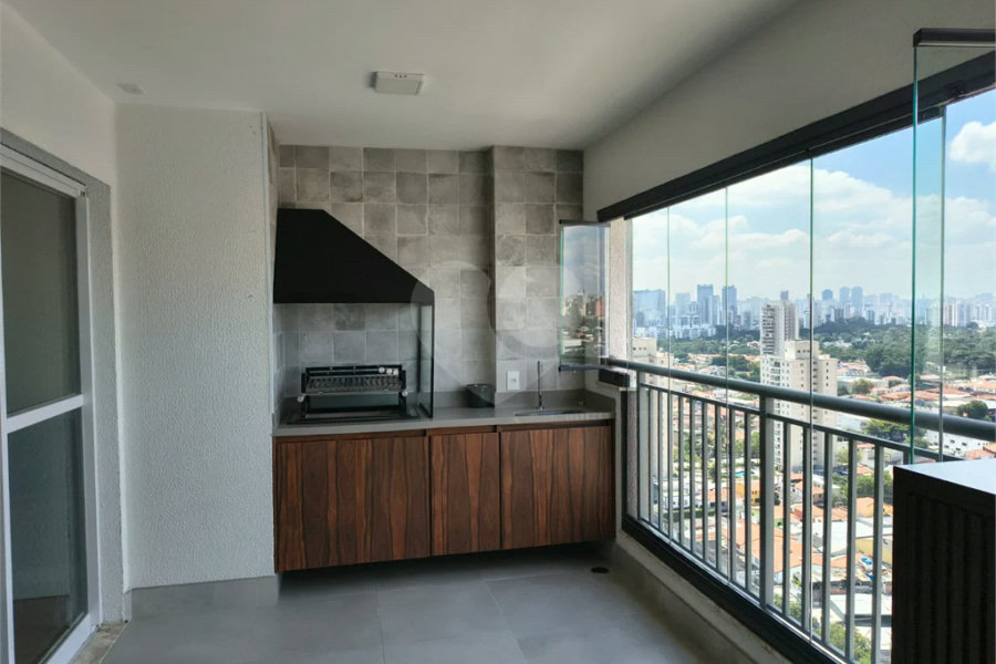 Apartamento com ar condicionado e varanda com churrasqueira semi novo, condominio entregue em 2024 com lazer completo.