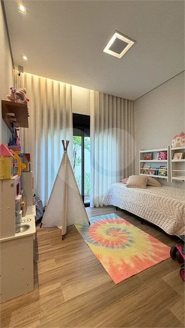 Indaiatuba - HOME DESIGN - Casa Térrea - Condomínio Paradiso - 420 m² de terreno - 307,19 m² de área construída - 3 suítes completas, sendo 1 master com closet planejado e banheira de imersão - Sala de TV reversível para 4ª suíte - Sala de estar ampla e varanda gourmet integrada - Cozinha com móve