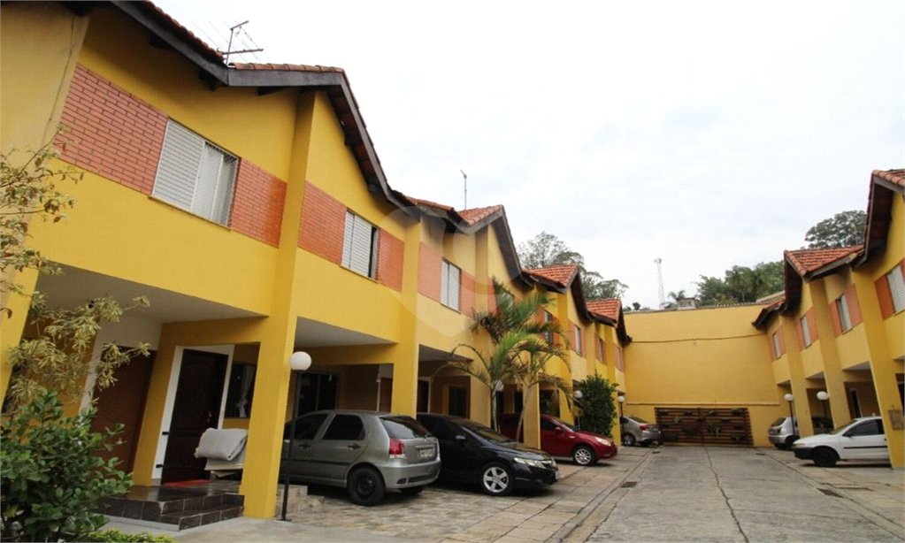 Sobrado a venda em Condominio fechado 80m 02 dormitórios 01 vaga