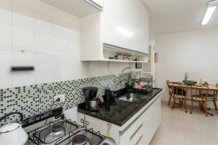 Apartamento à venda com 3 quartos, sendo 1 suíte, em Campo Belo, São Paulo, SP