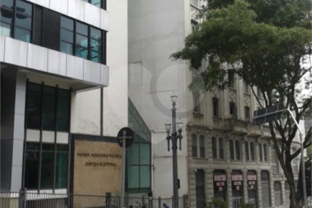 Studio / Kitnet No Centro em Frente ao Metrô