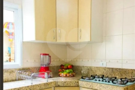 Sobrado com 180m² , 3 dormitórios , sendo 3 suítes , 3 vagas de garagem , churrasqueira e Jardim de inverno , à venda na Vila Scarpelli , Santo André.